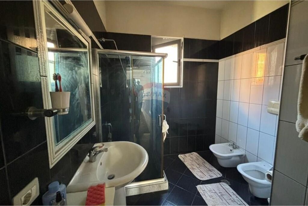 🏡 Villa su 3 Piani in Vendita – Llakatund, Vlora