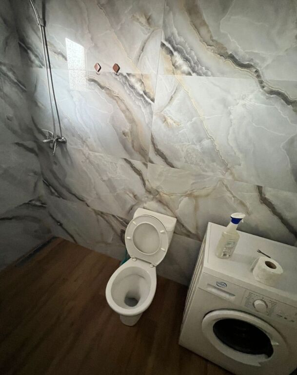 Jepet me qera kati i parë i një vile private Rruga Njazi Meko, Allias