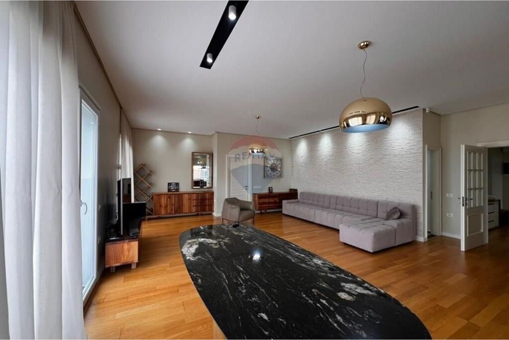 2+1+2 apartment for rent near the Botanical Garden!