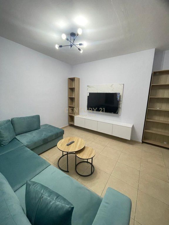 Apartament 1+1 me Qira, Rruga 5 Maji, Concord Center