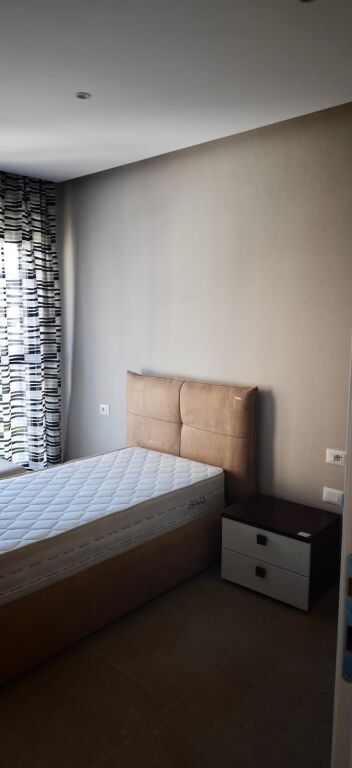 Porcelan, jepet me qira apartament 2+1+Parkim. 550 Euro