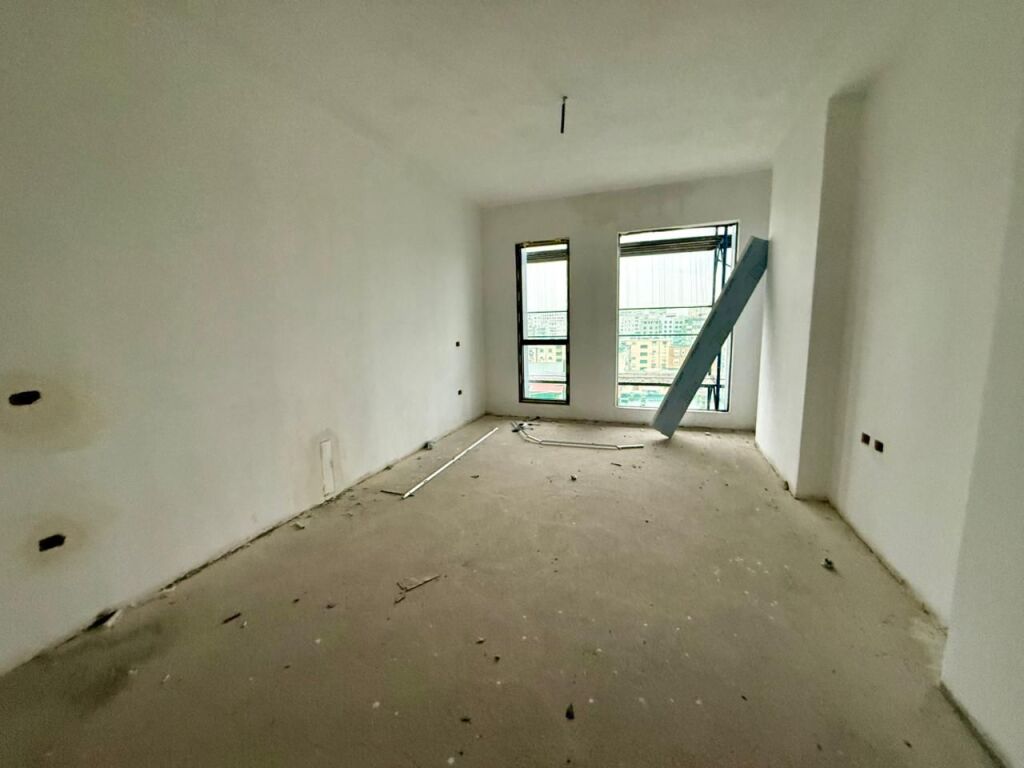 🏡 Apartment 1+1 for Sale in Arlis Square 21 📍 Kavaja Street – with view of the main street