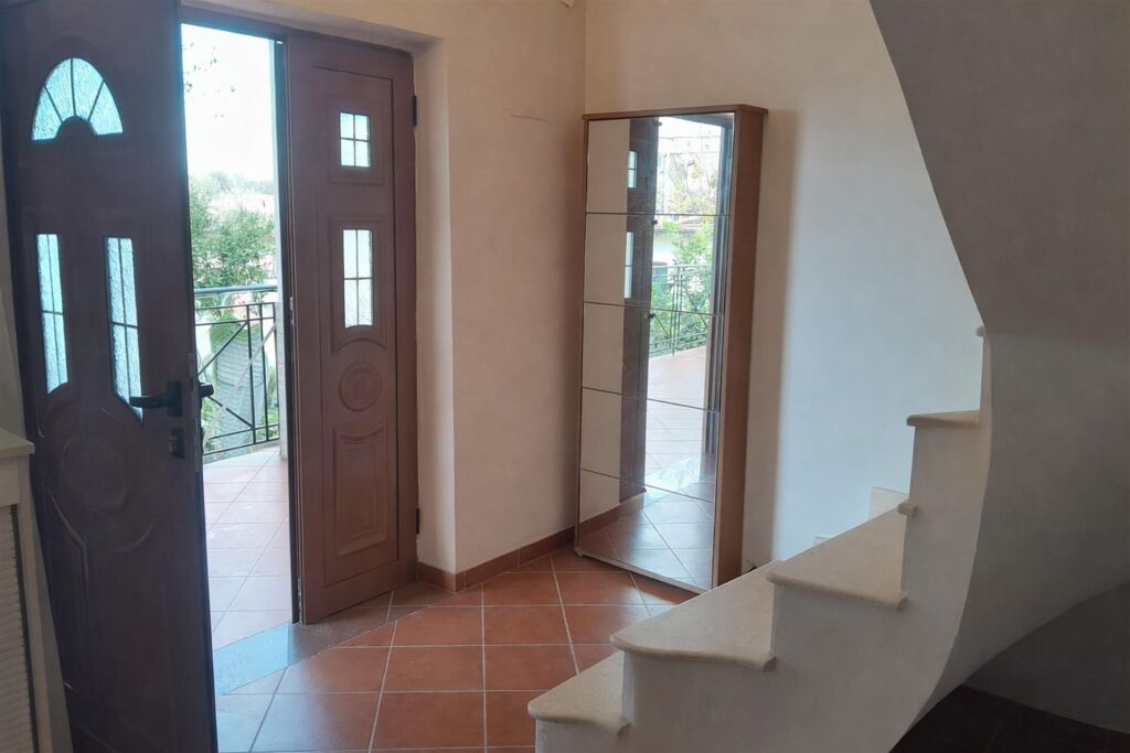 Private house with yard Vlore