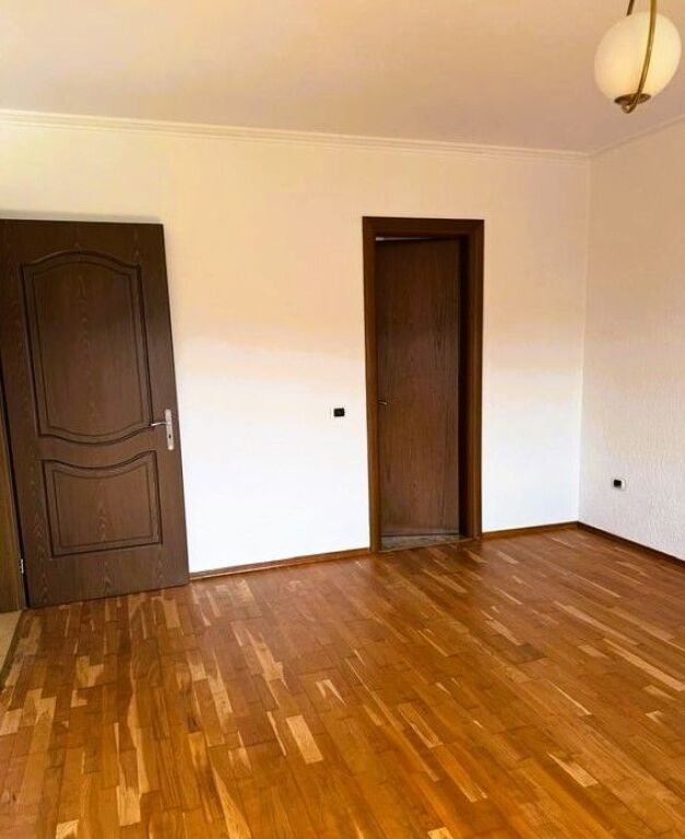 ZYRE ME QERA TE RRUGA E KOSOVAREVE