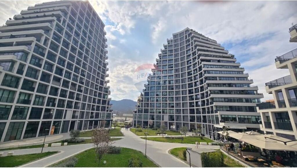 Negozio in affitto a Lake View con vista sul Lago!