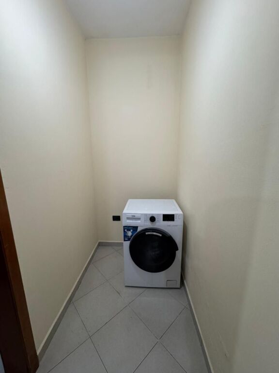 Apartament me Qira ne Zonen e Astirit 2+1+ 2 ballkone !
