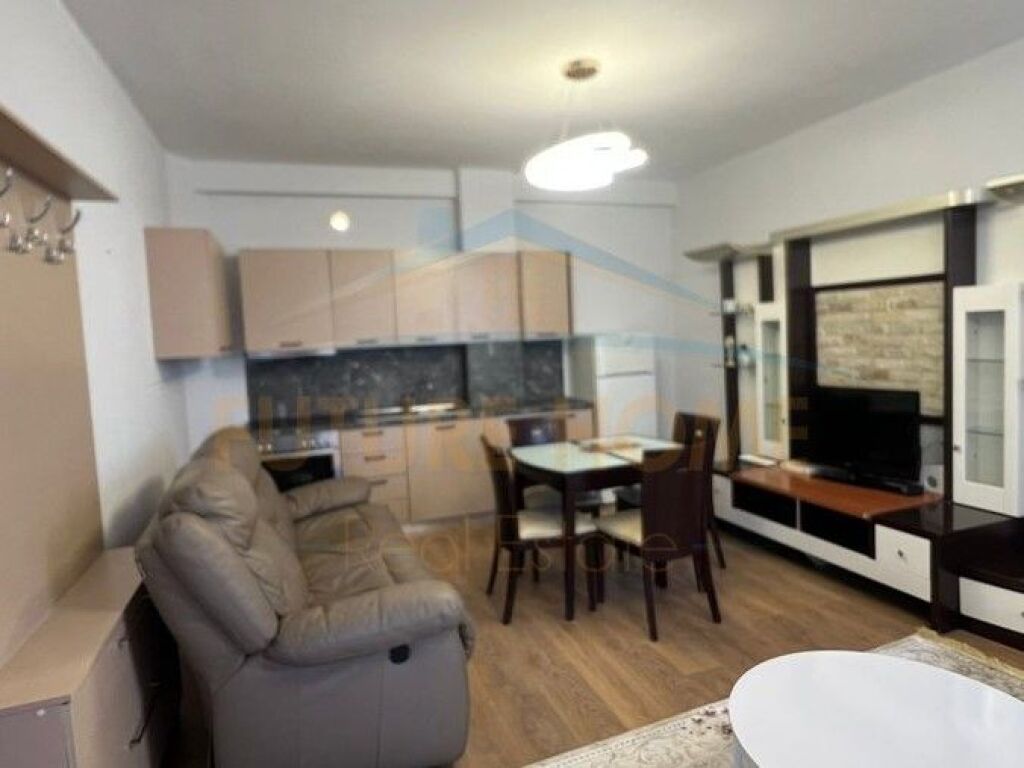 Shitet, Apartament 1+1, Rruga Dalip Topi, Fresku