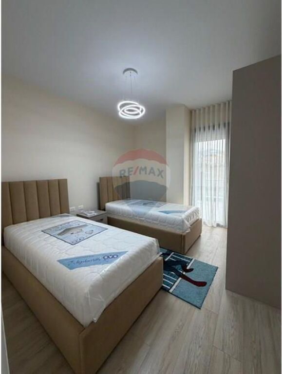 Ofrohet me qira apartament (2+1+2) plus postparkim