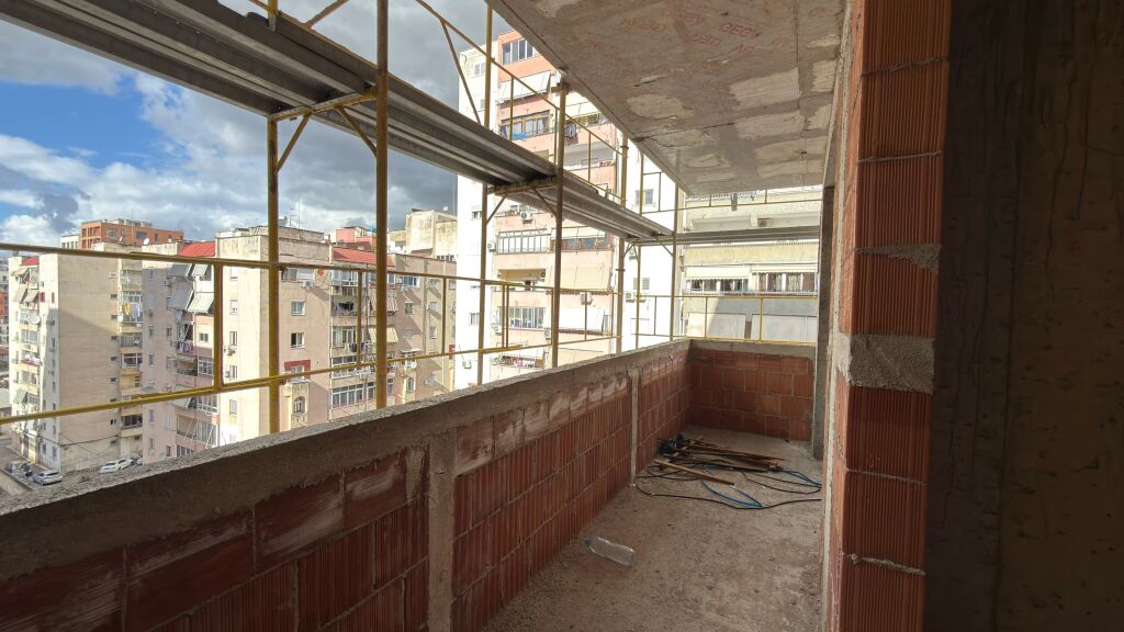 OKAZION! ISH FUSHA APARTAMENT 2+1+2 PER SHITJE!