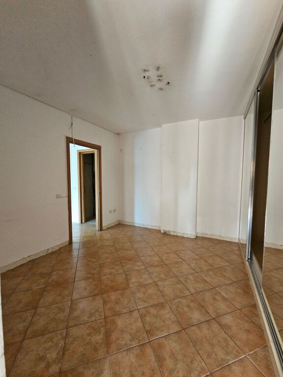 In Affitto: *Ambiente (125m2)* diviso in 3 stanze  📍Stazione ferroviaria - edificio nuovo - Sulla strada principale (*850€/mese*) Super Location