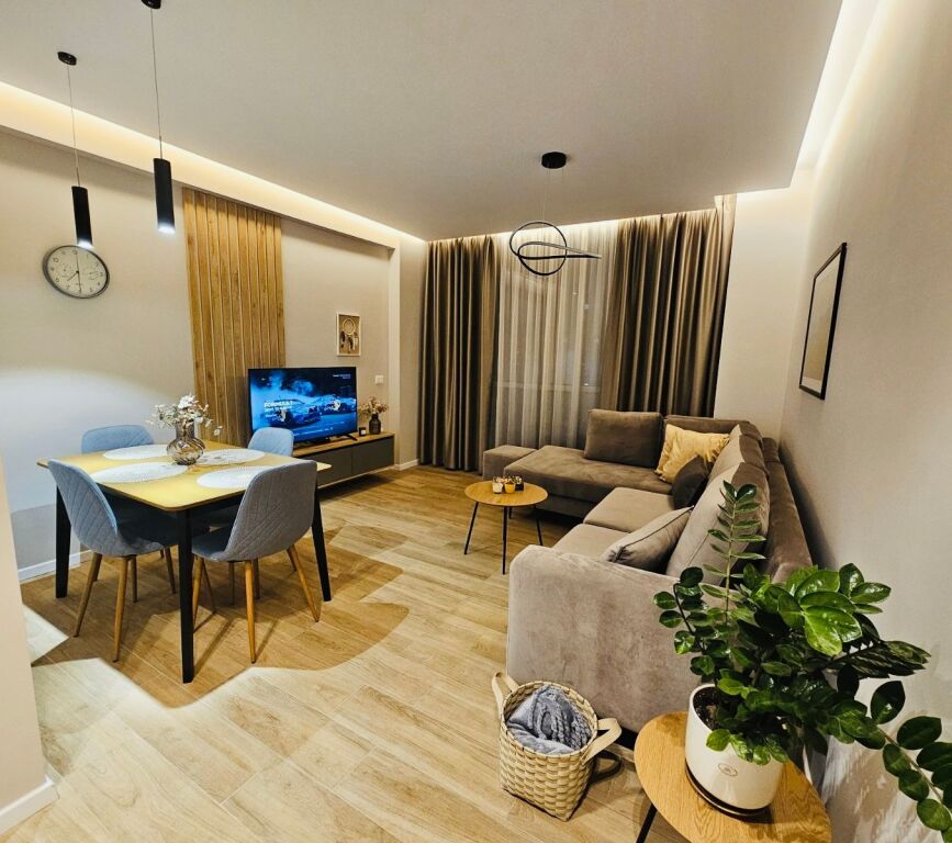 € Disponojmë Apartament 2+1, për Qera