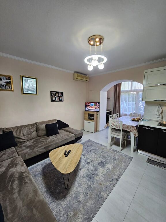 📍Shitet apartament 2+1, totalisht i mobiluar, Rruga e Elbasanit