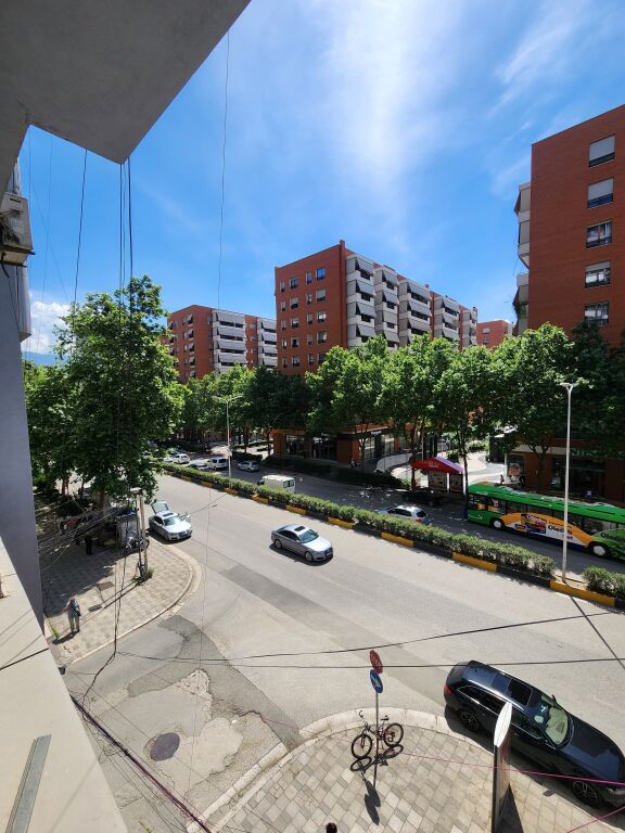 Supreme Office – Spazio Ideale per Uffici 📍 Di fronte a Delijorgji – Via Kavaja | 420 m² | 3° Piano | Edificio Nuovo