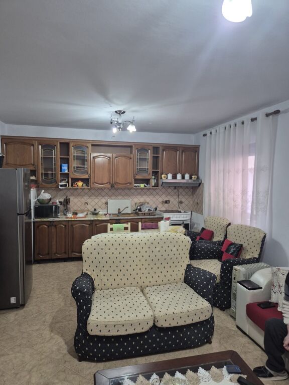 Apartament 1+1 me qera prane Qsut tek Spitali Amerikan 2