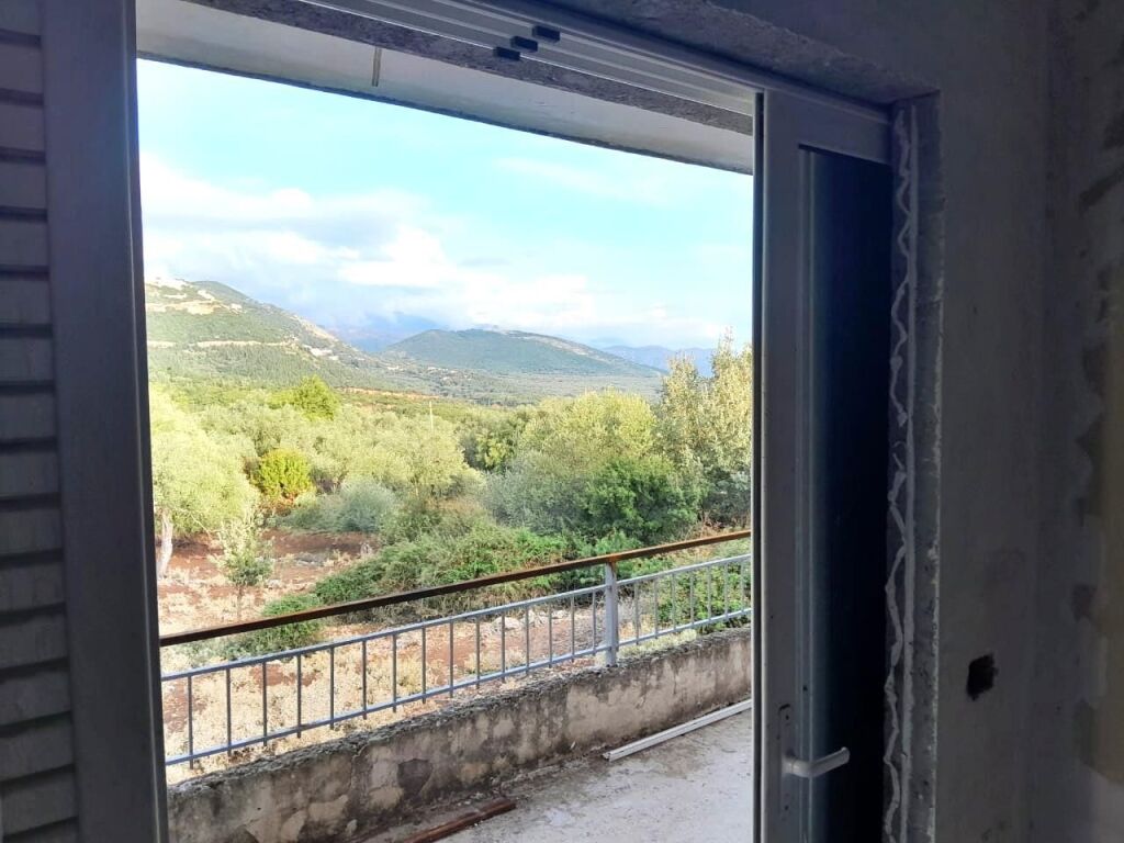 Private house + Land Ilias