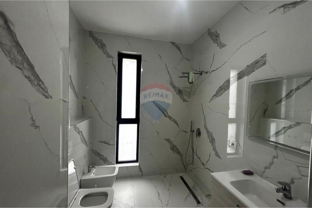 🏡 Appartamento Moderno in Affitto – Ginnasio Ali Demi, Vlorë