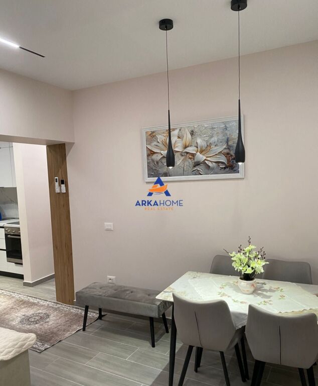 JEPET APARTAMENT ME QERA 1+1 "RRUGA QAMIJ GURRANJAKU" 850 EURO