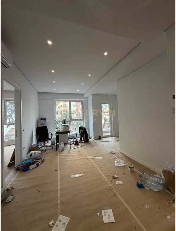 21 Dhjetori, Shesim Apartament 1+1!
