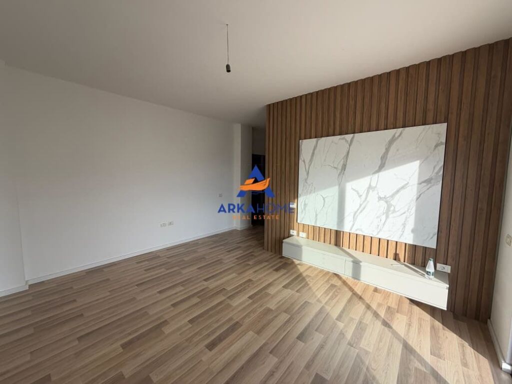 ATTICO 2+1+2 VERANDA IN VENDITA "VLORE, STRADA TRANSBALLKANICA" 199.999 EURO