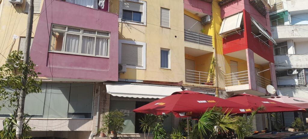 Shitet njësi biznesi (biznes bar kafe)📌Qytet Studenti, rruga Ali Visha (pallat i ri)