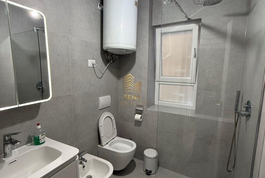 Rent, Business Premises, opposite the New Maternity, 1200 Euro/month Net