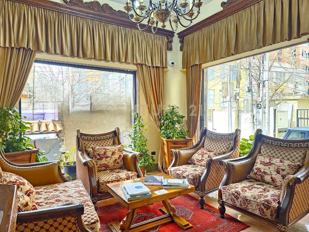 HOTEL PER SHITJE NE QENDER TE TIRANES ! 2,500,000 € Sip. Totale  653m2