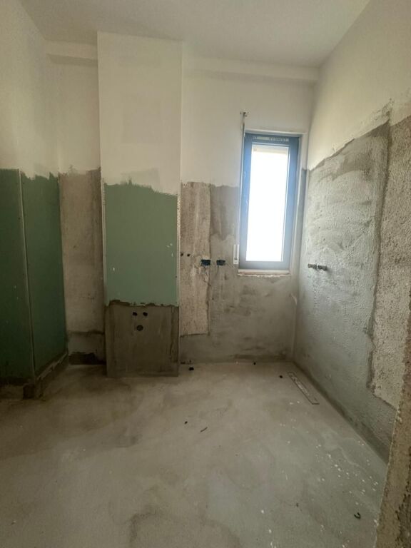 Shitet Apartament 3+1+2