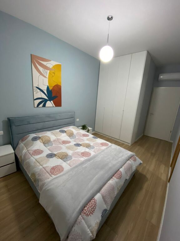 🏡 Jepet me qira apartament 1+1  📍 Kompleksi Magnet, zona 21 Dhjetori 💰 Çmimi: 60.000 lekë / muaj