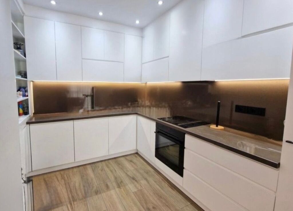 Super Apartament 3+1+2+3 Poste Parkimi me Qira – Fusha e Aviacionit