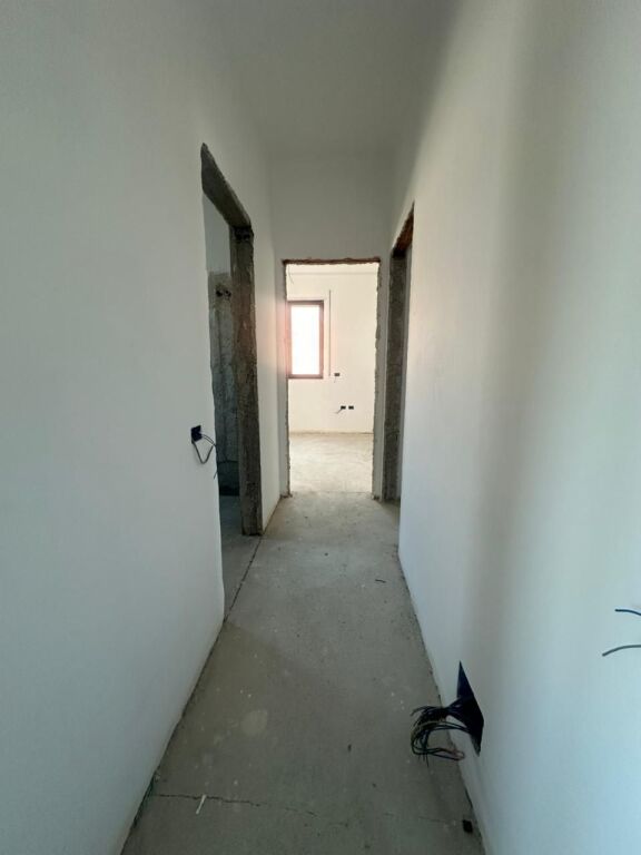 Shitet Apartament 3+1+2