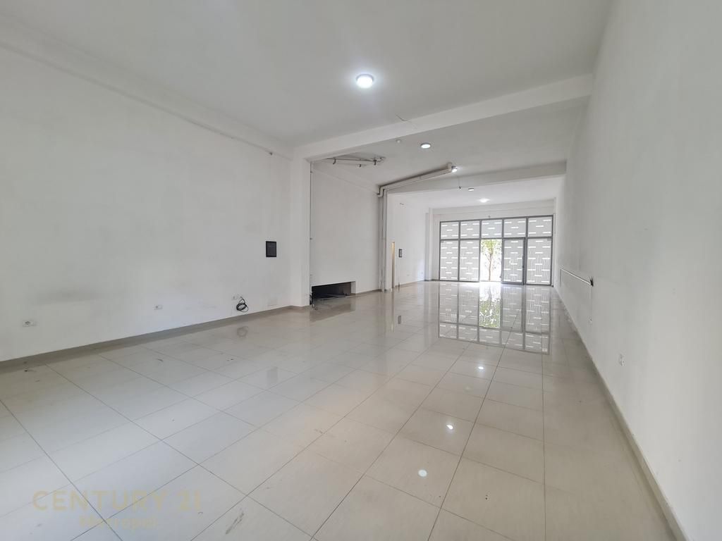 Unità di Servizio in Affitto, vicino a Via Komuna e Parisit!
