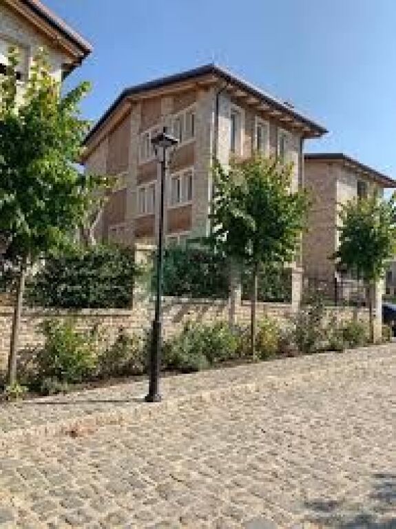 Shitet, Vilë Individuale 4-Katëshe, Secret Garden, Teg. 