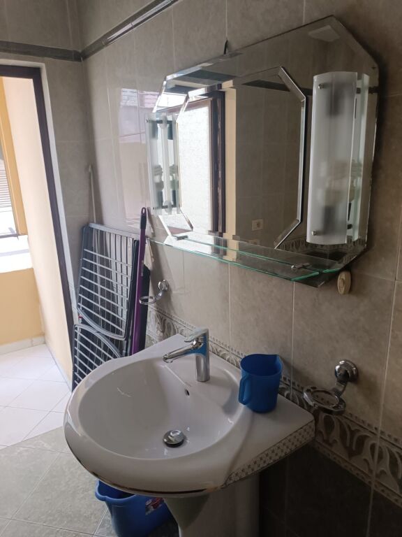 Apartament 1+1 me qera tek Kristal Center