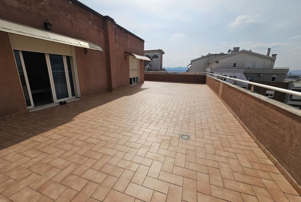 A Fresk Vendesi in vendita attico esclusivo 119,3 m² + 151,2 m² veranda !