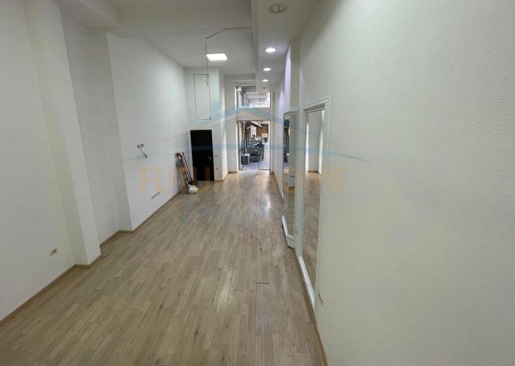 Qera, Ambient Biznesi, Rruga e Kavajës