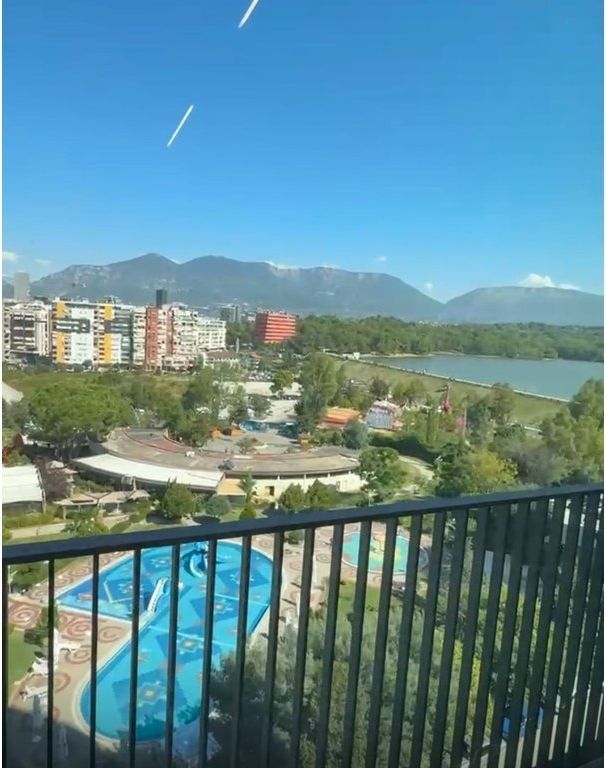 Shitet, Apartament 2+1+2+Post Parkimi, Lake View Residence, Tiranë 650,000 €