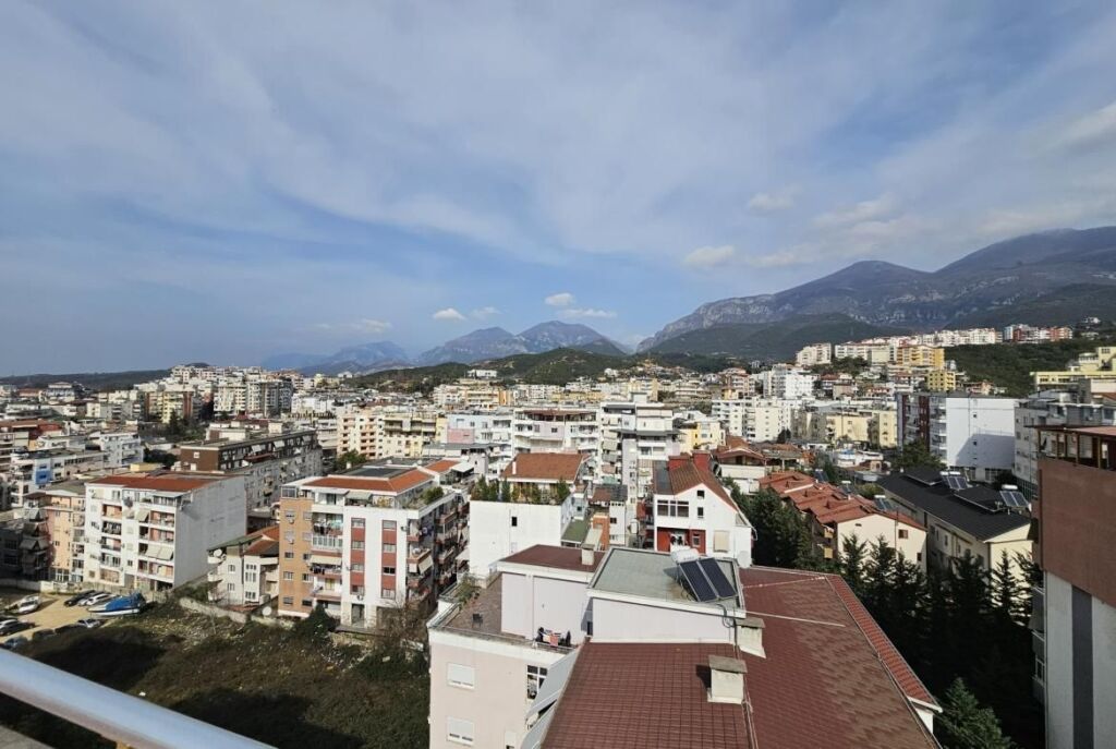 A Fresk Vendesi in vendita attico esclusivo 119,3 m² + 151,2 m² veranda !