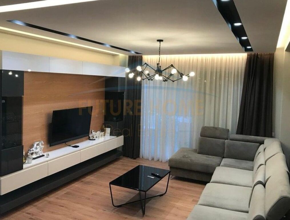 Qira, Apartament 2+1, Libri Universitar, Tiranë.