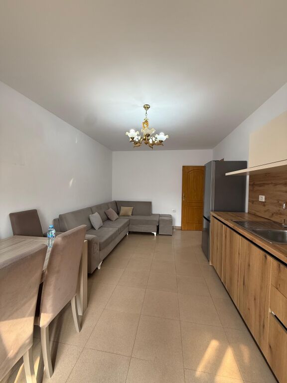🏠IN AFFITTO Appartamento 2+1 📍Vasil Shanto 🏷️Prezzo: 60.000 Leke/mese