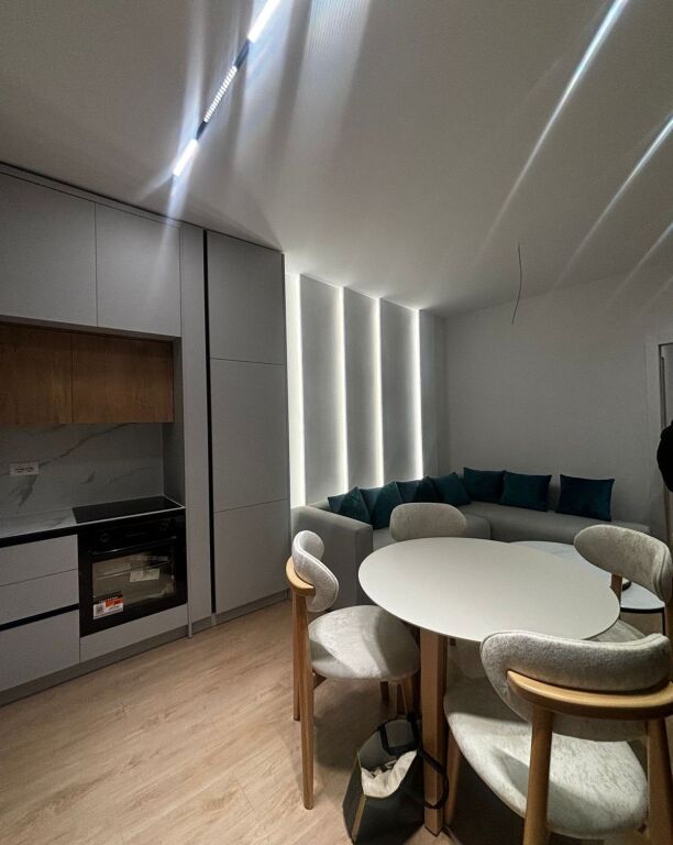 Jepet me qira apartament 1+1 në Qendër – pohled 2