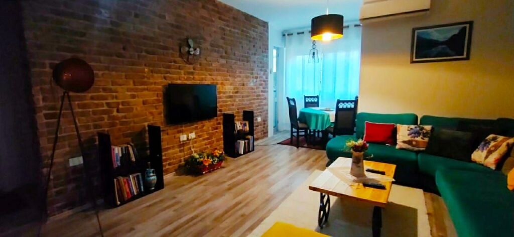 Apartament me qera 1+1 te rruga e Saraceve
