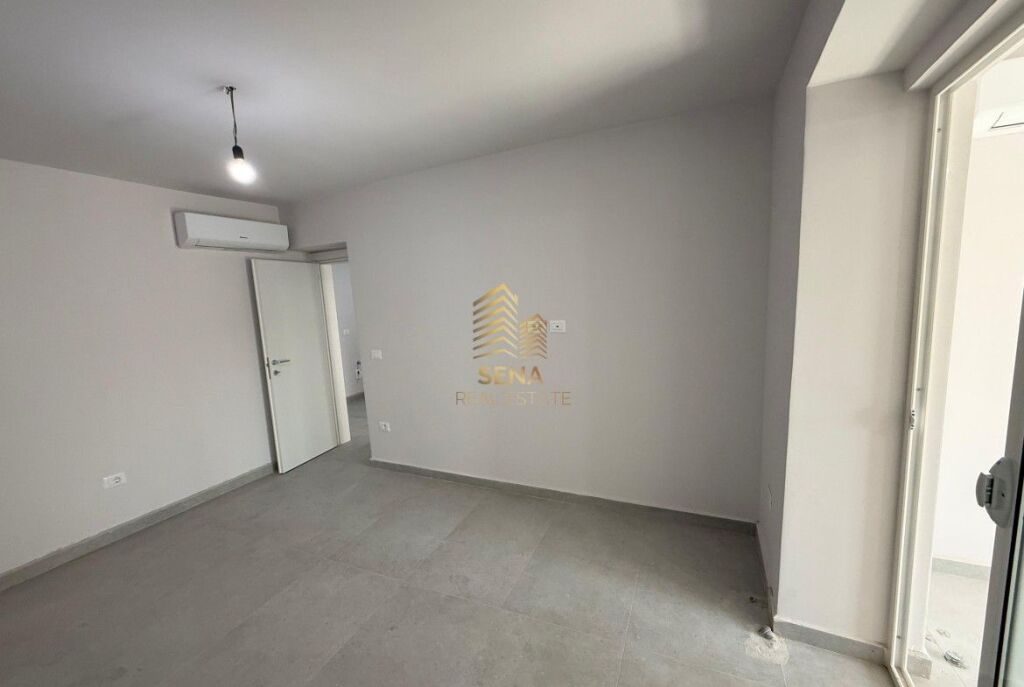 Rent, Business Premises, opposite the New Maternity, 1200 Euro/month Net