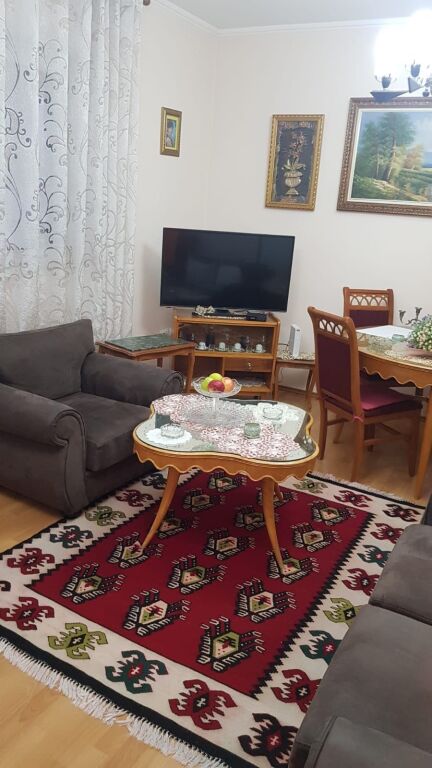 Appartamento 1+1 arredato in affitto in Ali Dem vicino a Bar Kritea