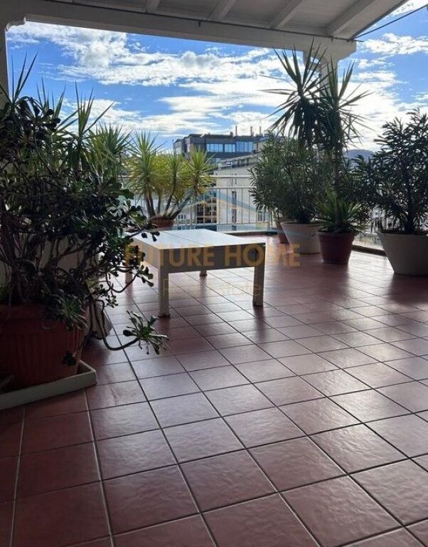 Shitet, Apartament 2+1+2+Verandë , Bllok