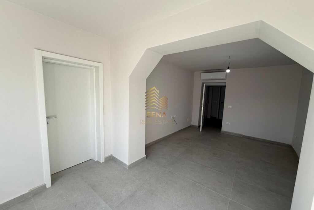 Rent, Business Premises, opposite the New Maternity, 1200 Euro/month Net