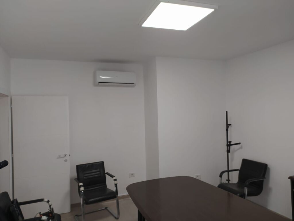 Locale ufficio in affitto, vicino all'IVA !