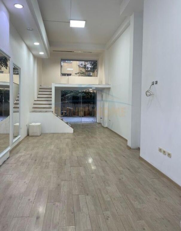 Qera, Ambient Biznesi, Rruga e Kavajës