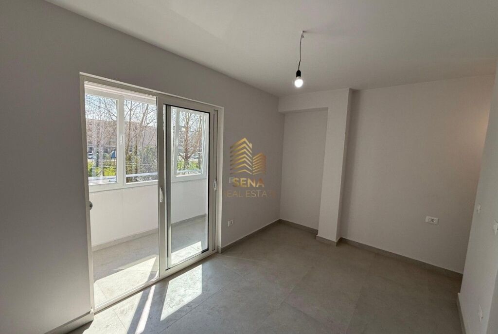 Rent, Business Premises, opposite the New Maternity, 1200 Euro/month Net