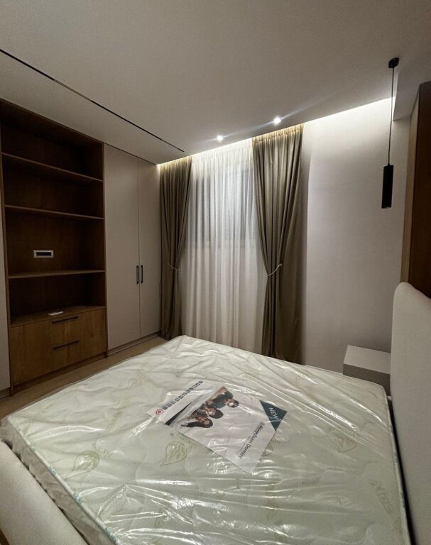 Jepet me qira apartament 1+1 në Qendër – pohled 5