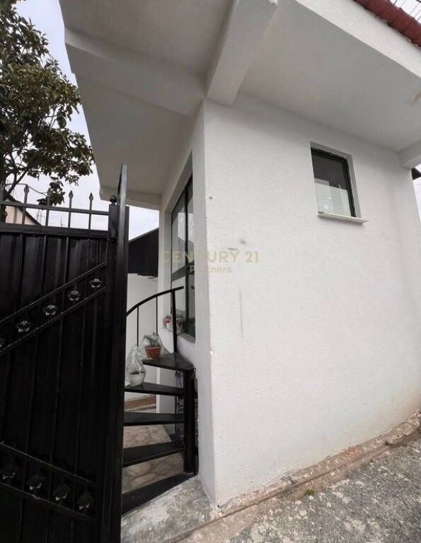 Shesim shtepi private 1+1 me ambient komercial